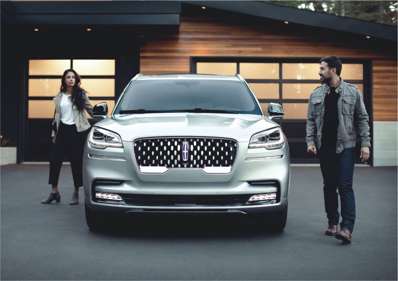 The sparkling grille of the 2023 Lincoln Aviator® Grand Touring model | Pierre Lincoln in Lynnwood WA