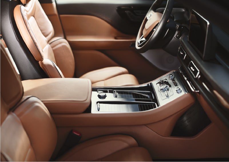 A 2023 Lincoln Aviator® Black Label model is shown in the Flight interior theme | Pierre Lincoln in Lynnwood WA