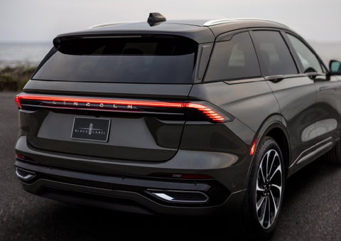 The rear of a 2024 Lincoln Black Label Nautilus® SUV displays full LED rear lighting. | Pierre Lincoln in Lynnwood WA